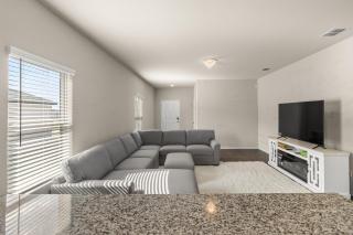 5BR Furnished Stay Near Randolph AFB & Hospitals - 8