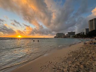 Waikiki Banyan Ohana Suite - 7