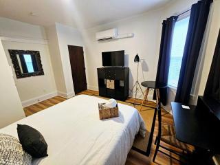 Cozy Classic With Queen Size Bed - 3