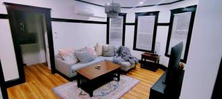 Cozy Classic With Queen Size Bed - 1