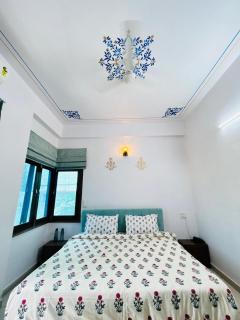 Hotel Lake Vista Stays - 1