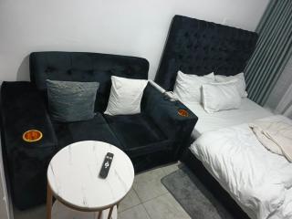 SafeStays Studios - 1