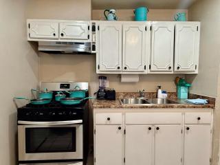 La Casa Contenta - Stylish Casita Near Downtown, Fort Bliss and Hospitals - 7