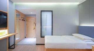 Green Tree Inn Urumqi San'gong Metro Station Exit - 2