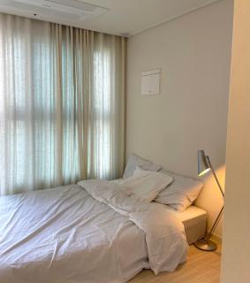 Modern, Natural Studio near Sindorim Station, New Building - 8