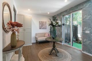 Luxury 4BR LA Getaway with Jacuzzi Prime Location - 6