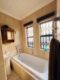 Broadway Whale Guest House - 2