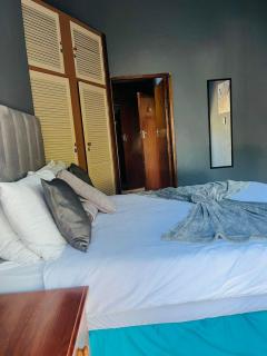Broadway Shark Guest House - 7