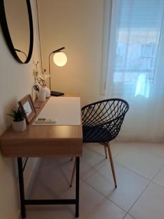 Cozy City Center Apartment - 2