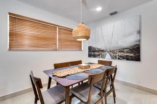 3BR Miami Home - Pool - 5M to Airport - 3