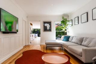 Stunning 2-bedroom house in leafy Claremont - 8