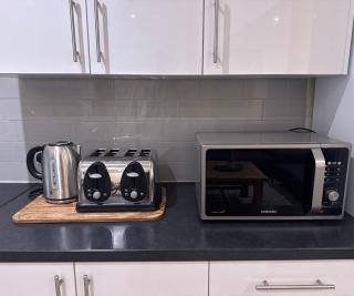 Bright & Stylish 3-Bedroom Flat - 8