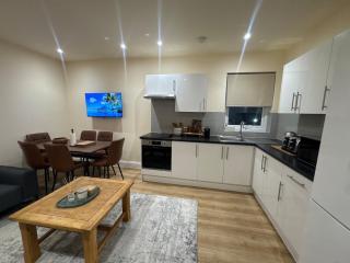 Bright & Stylish 3-Bedroom Flat - 4