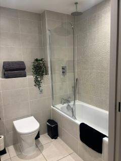 Entire Prestige Apartment in Poole Quay - Free Parking, Fast WiFi, Smart TV & Netflix - 7