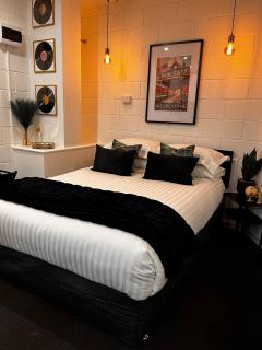 Hidden Gem on Flinders St - Renovated CBD Studio - 0