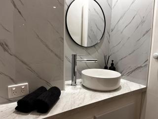 Hidden Gem on Flinders St - Renovated CBD Studio - 3