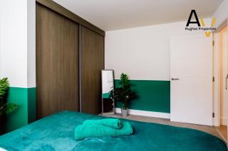 Luxury Two-Bedroom Apartment - Free Wi-Fi, Close to Station, Ideal for Relocation Guests by AV Hughes Properties - 5