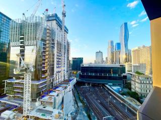 65D Great City Stay Abnb-Style 2BR Free Tram Gym & Pool - 3