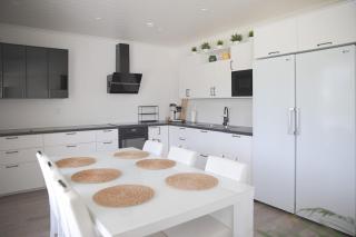 Spacious Modern House for Winter Holiday - 1