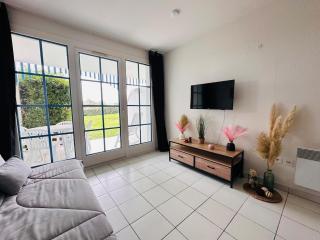 Apparemment cosy et au calme vue sur le golf - 9