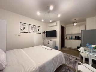 33A4. Rooftop Studio w Terrace Green Views - 9