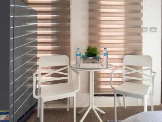 33A4. Rooftop Studio w Terrace Green Views - 2