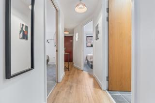 2BR City Centre Flat - Juliette Balcony - Sleeps 6 - 2