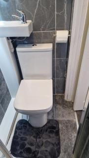 Ensuite Double Room in London - 9