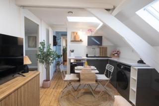 Comfort and Video Projector Close to Downtown - 8