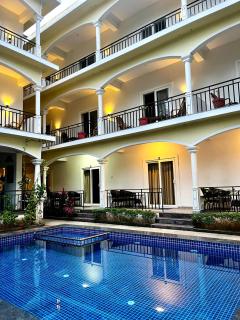 Morjim Sunset Guesthouse- Apartments with Kitchen & AC Rooms - 9