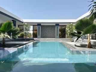 Luxurious 4 bedroom Villa next to the lagoon - 1