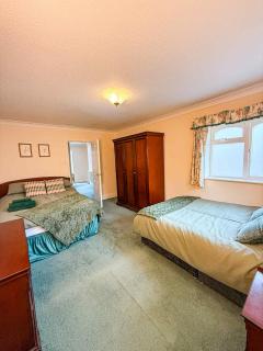 Watchfield Highbridge 3BR Bungalow - 9