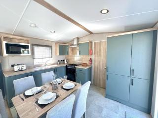 Modern Caravan 2025 with Decking - 9