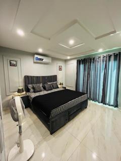 StayLowkey Apartment Bahria Town Lahore - 3