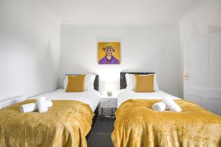 Modern 3 Bed I A13-M25-Basildon Hospital I Sleeps 6 - 8