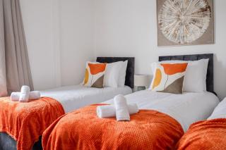 Modern 3 Bed I A13-M25-Basildon Hospital I Sleeps 6 - 2