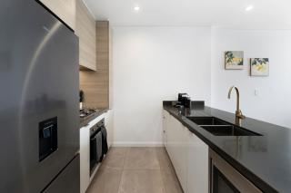 Ocean Dreams Sky-High Oceanfront- Luxury Meriton Escape 2BR - 6