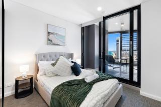 Ocean Dreams Sky-High Oceanfront- Luxury Meriton Escape 2BR - 2