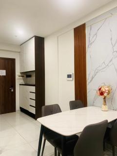 Modern 1 bedroom apt at The Emerald Golf View - Pool, Gym, Near Aeon Mall and VSIP - 0