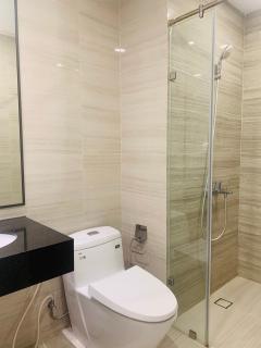 Modern 1 bedroom apt at The Emerald Golf View - Pool, Gym, Near Aeon Mall and VSIP - 6