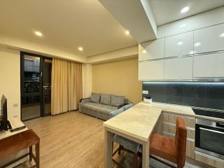 Modern New Renovated 1 Bedroom & Balcony with a Stunning View, By Repubic Square, Center - 2