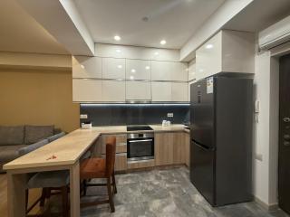 Modern New Renovated 1 Bedroom & Balcony with a Stunning View, By Repubic Square, Center - 3