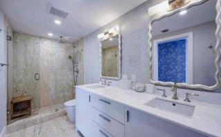 Luxury Three Bedroom Oceanfront Penthouse with Terrace - 2