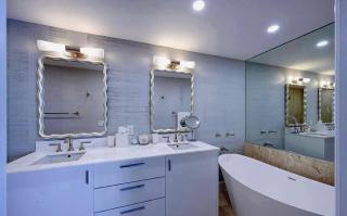 Luxury Three Bedroom Oceanfront Penthouse with Terrace - 1