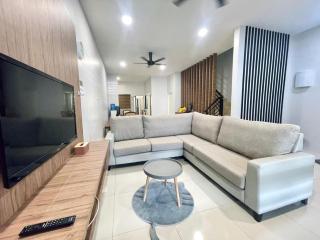 Cozy Double-storey House 4R4BR - 6