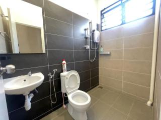 Cozy Double-storey House 4R4BR - 5