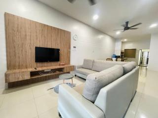 Cozy Double-storey House 4R4BR - 4