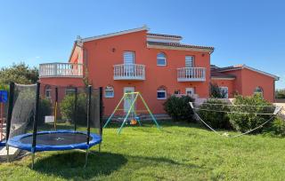 Nice Home In Sisan With Wifi - 2