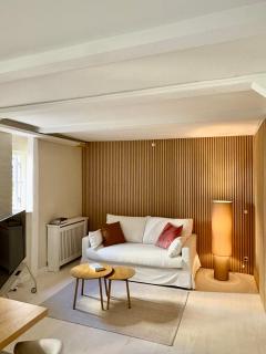 Peaceful Courtyard - Royal Palace & Marble Church - 0