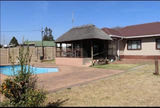 Ellah's Bed and Breakfast - 1